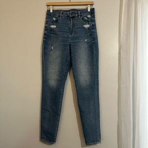 AMERICAN EAGLE CURVY SUPER HI-RISE JEGGING